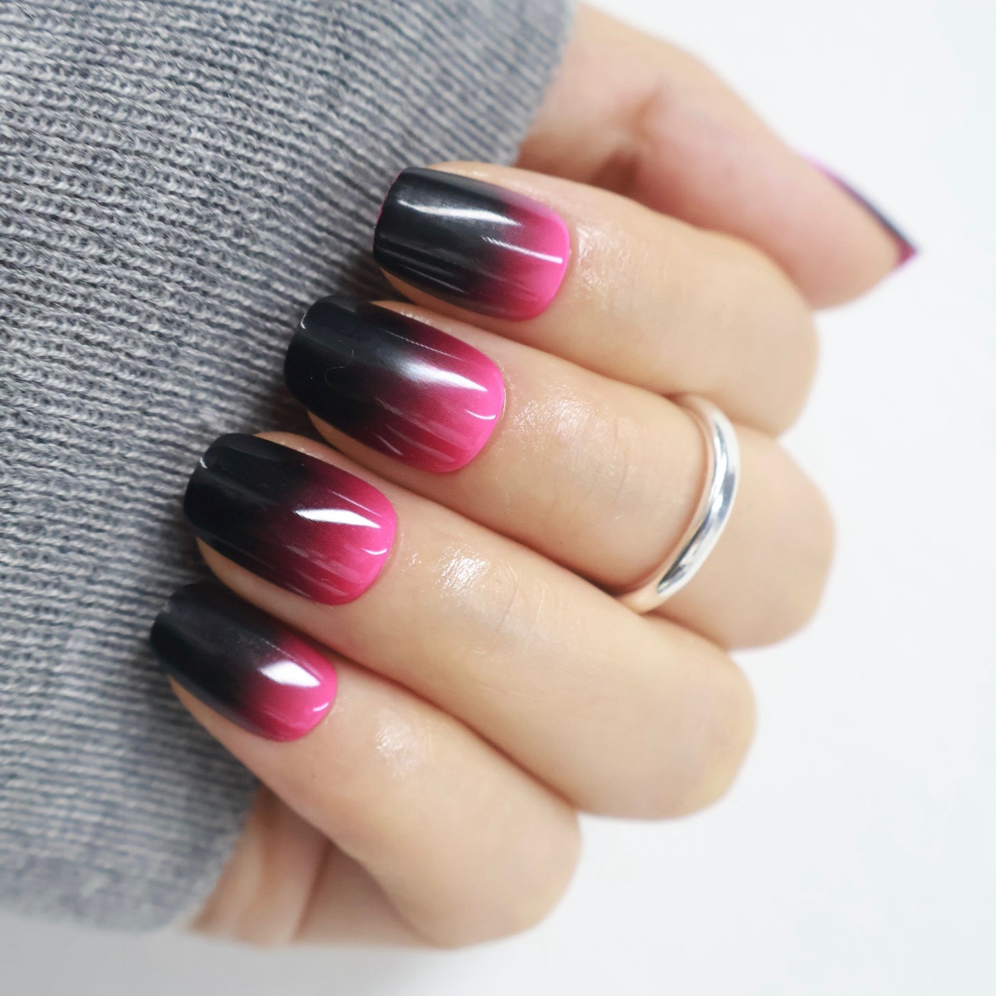 Maniye Cyber Fuchsia Black Pink Ombre Press On