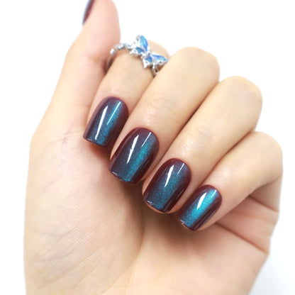 Maniye Shadow Emerald Cat Eye Press On Nails