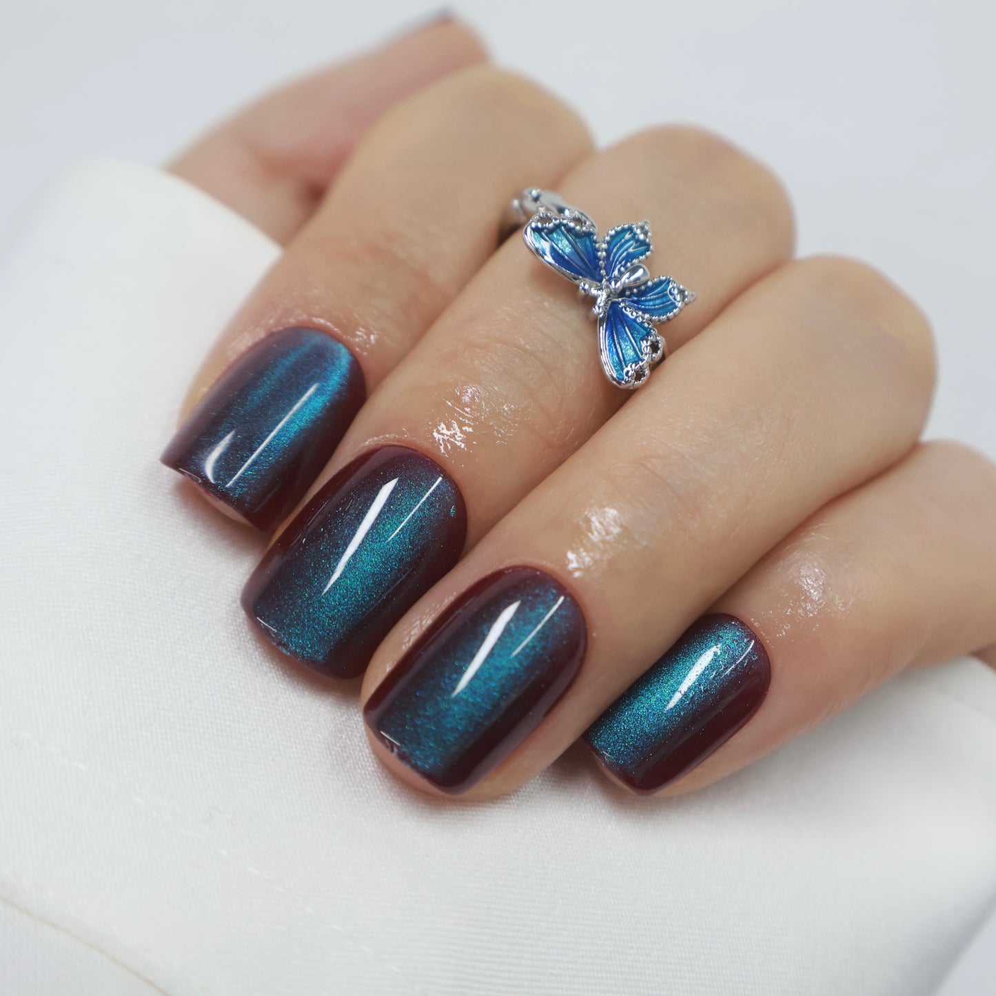 Maniye Shadow Emerald Cat Eye Press On Nails