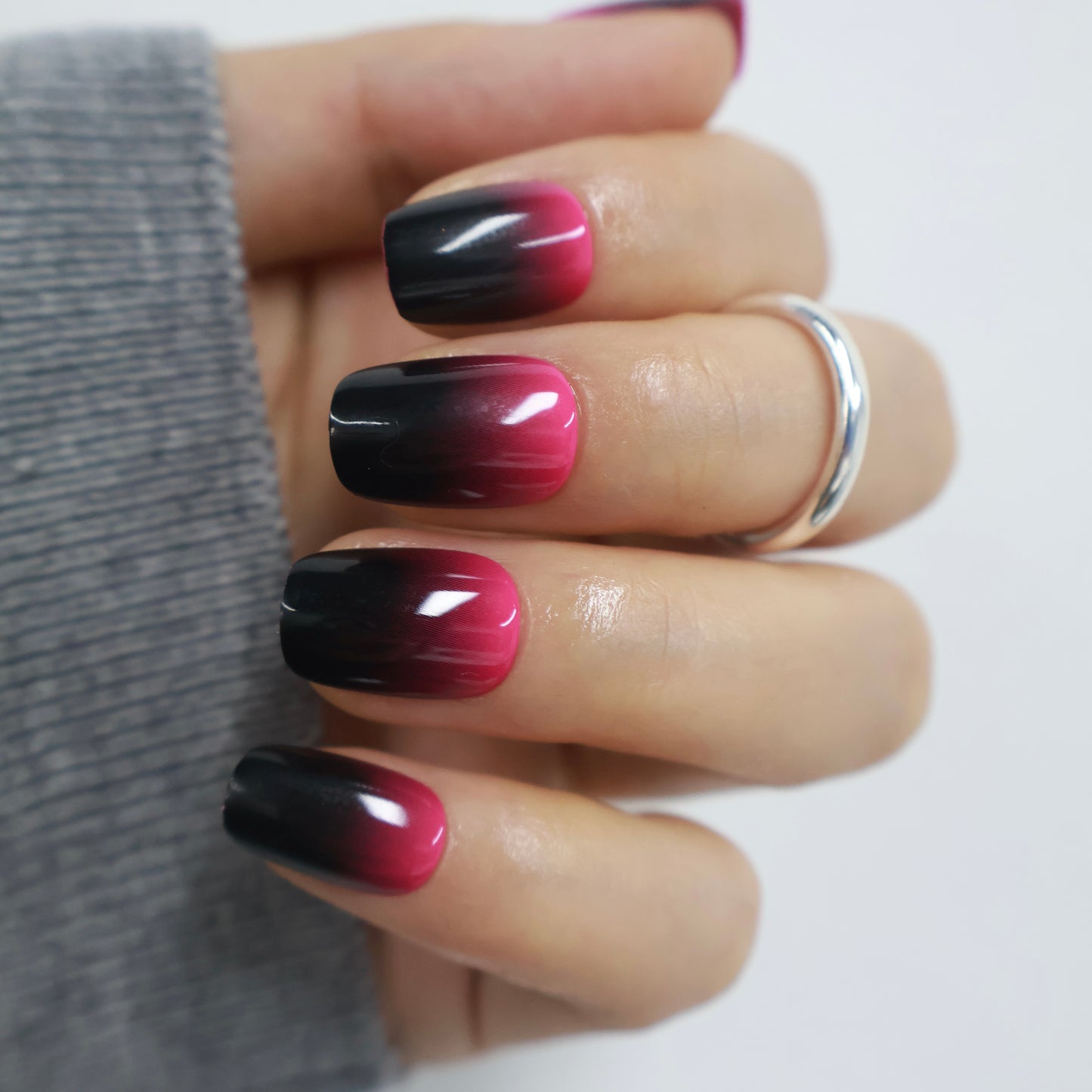 Maniye Cyber Fuchsia Black Pink Ombre Press On