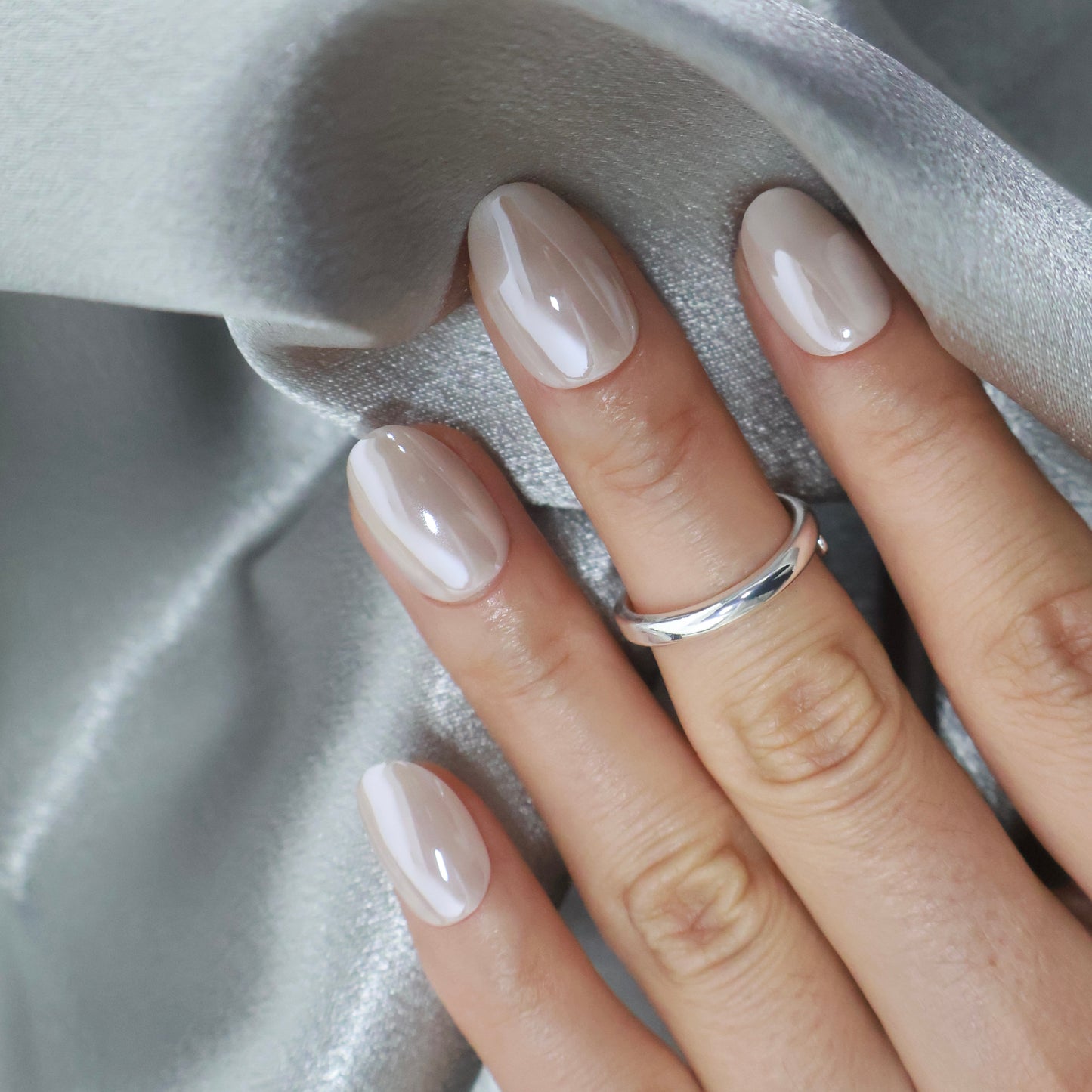 Maniye Glazed Silk Chrome Press On Nails
