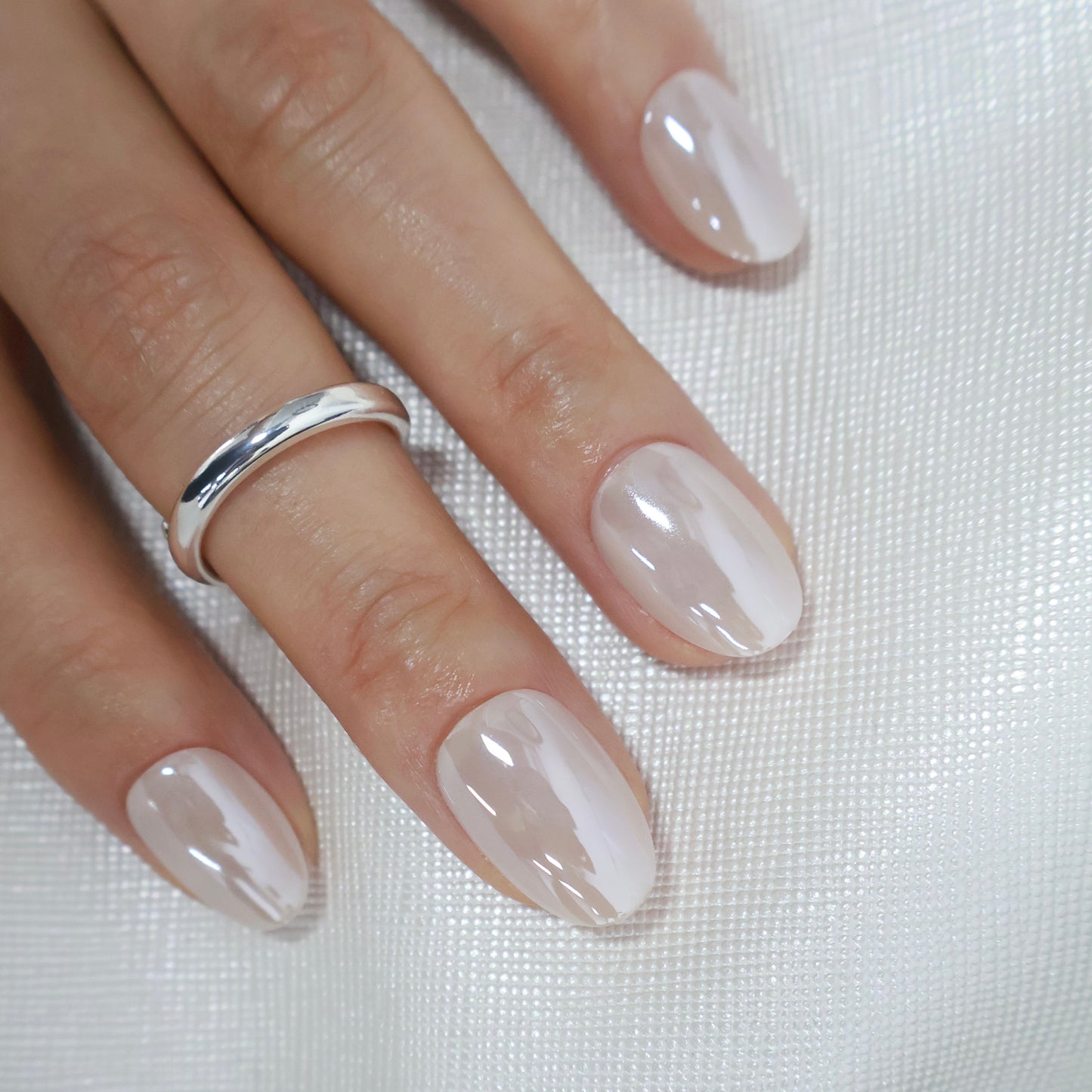 Maniye Glazed Silk Chrome Press On Nails