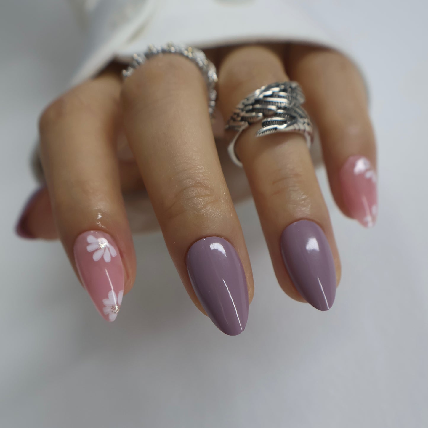 Maniye Sweet Daisy Press On Nails
