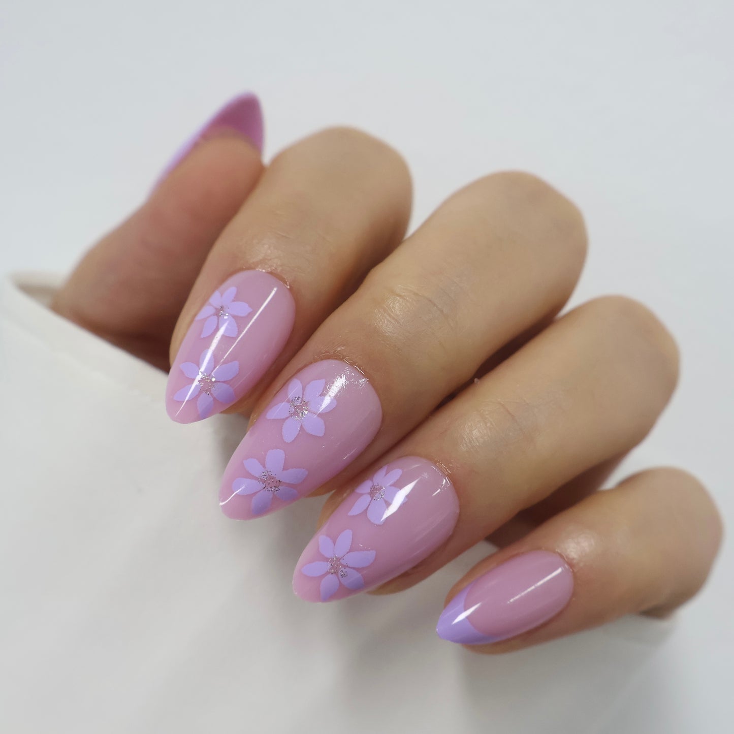 Medium Almond Pastel Purple Fake Nails