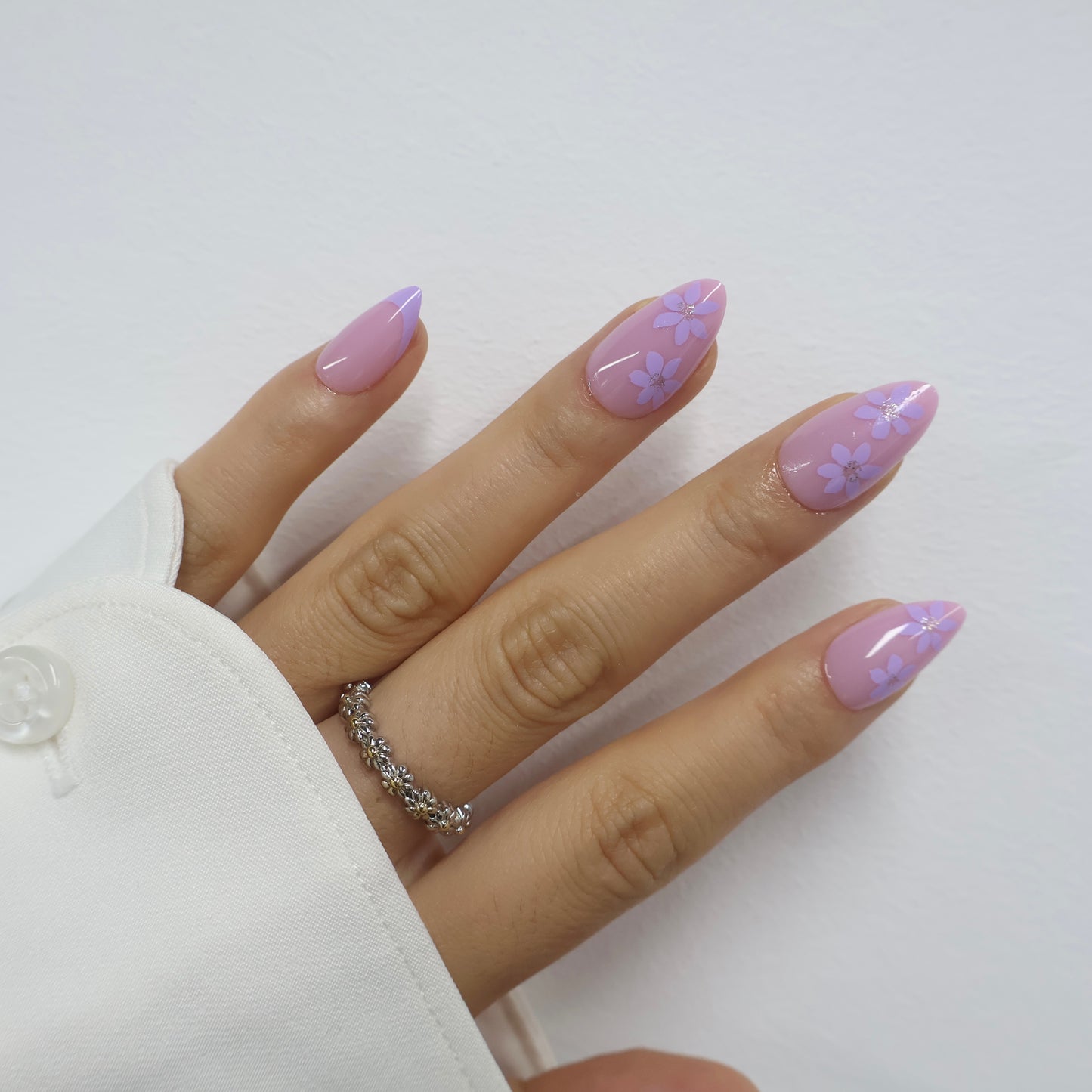 Medium Almond Pastel Purple Fake Nails