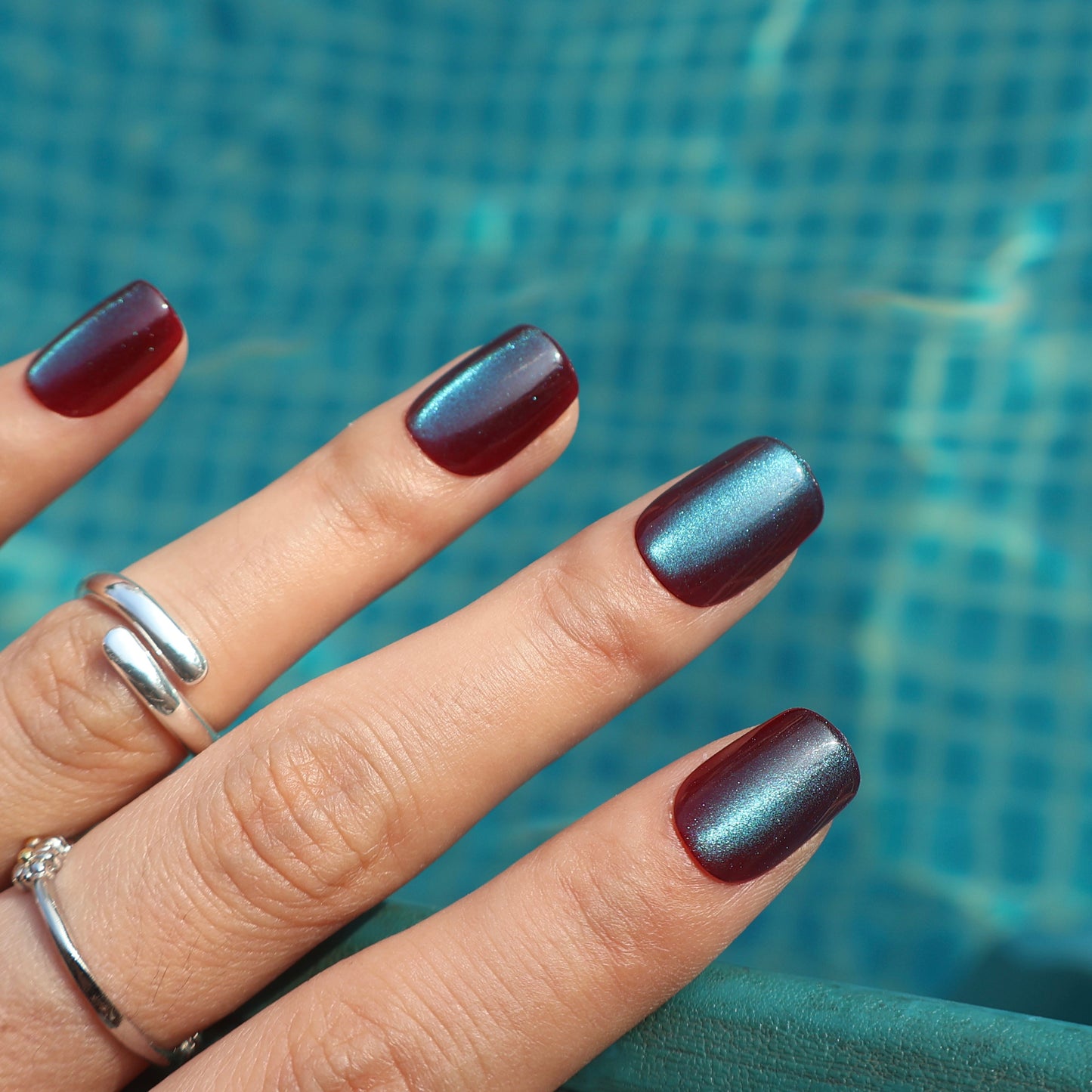 Maniye Shadow Emerald Cat Eye Press On Nails