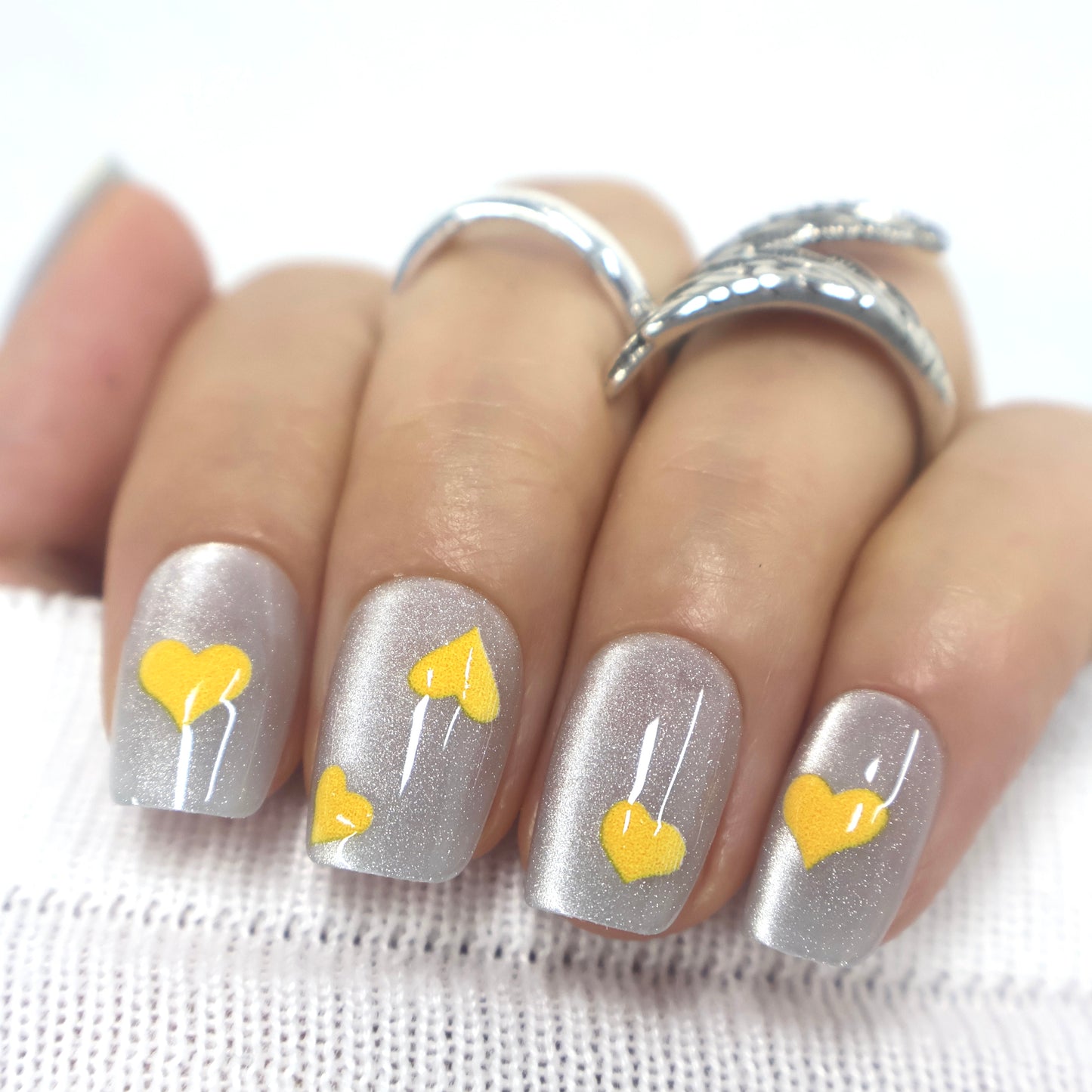 Silver Velvet Cat Eye Heart Press-On Nails