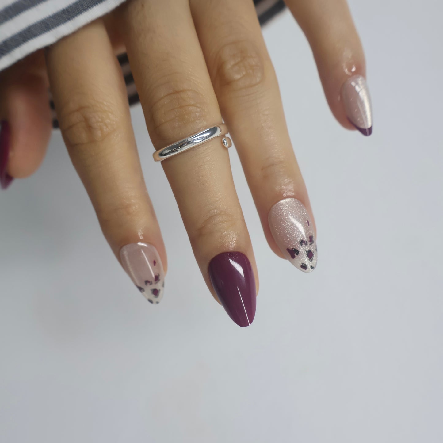 Modern Leopard Velvet Cat Eye Press On Nails