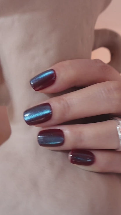 Maniye Shadow Emerald Cat Eye Press On Nails